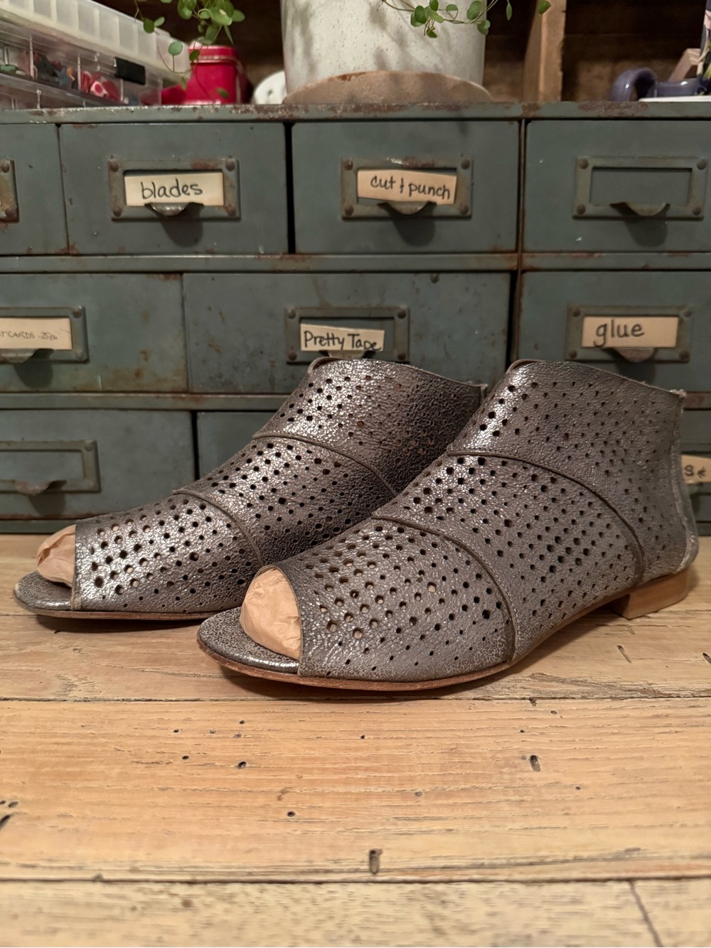 -CORDANI Leather Sandals. Pewrer Perforated Open-Toe Ankle Sandles Size 41